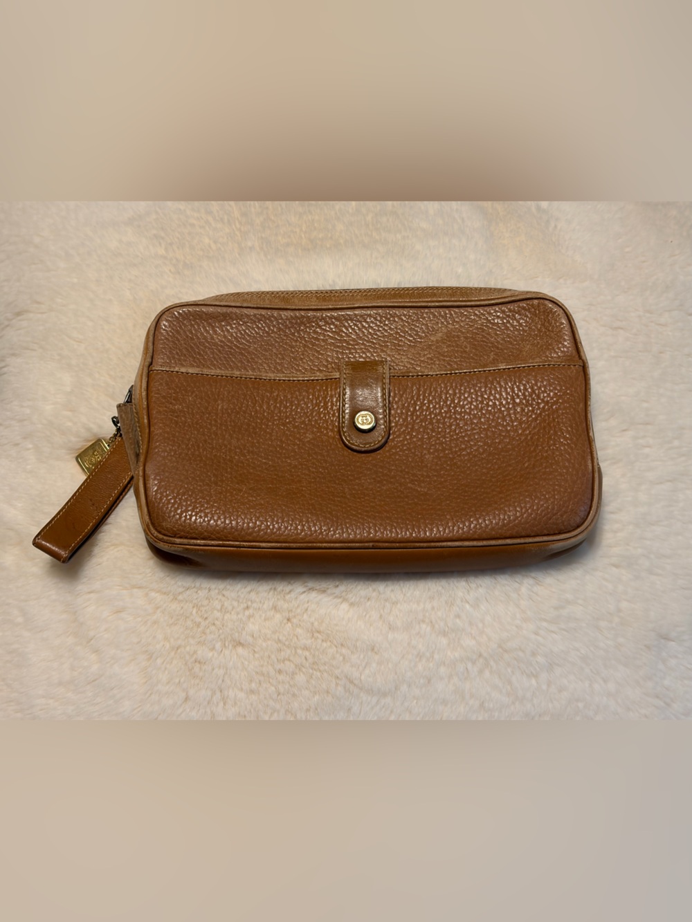 70s/80s Vintage Gucci Brown Pebbled Leather Wristlet Clutch with Gold Hardware